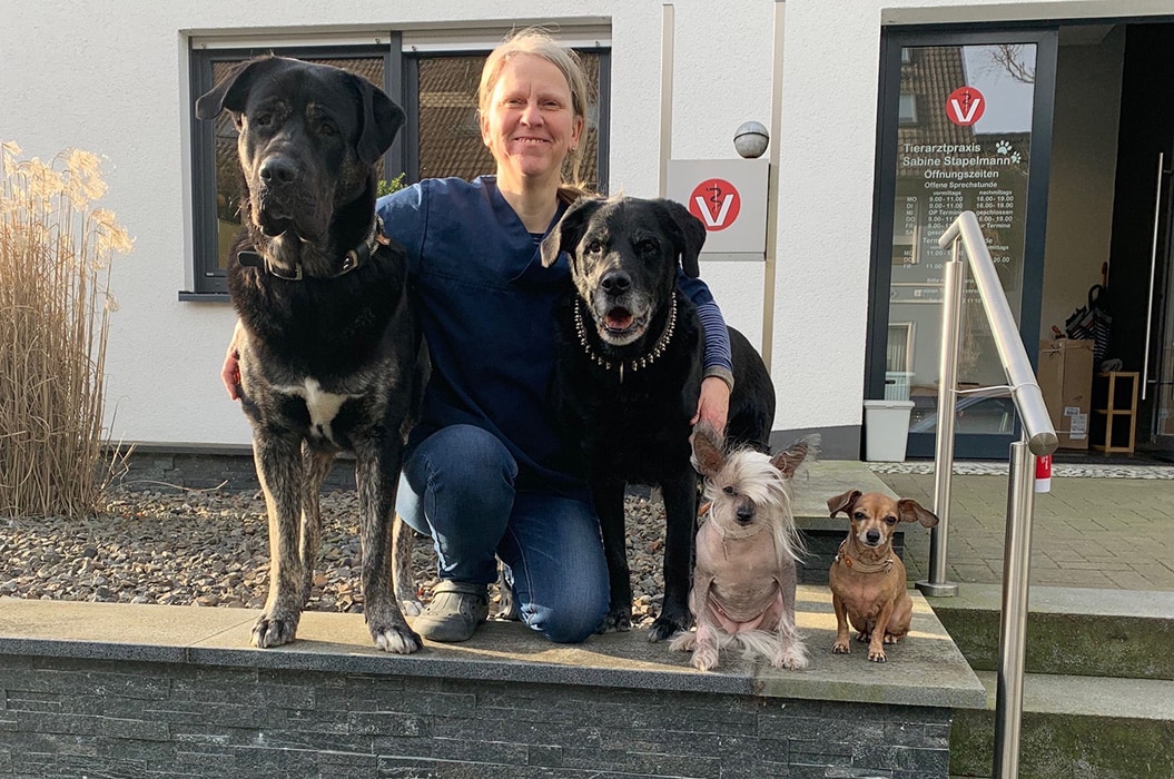 Andrea Herbrich mit Hunden